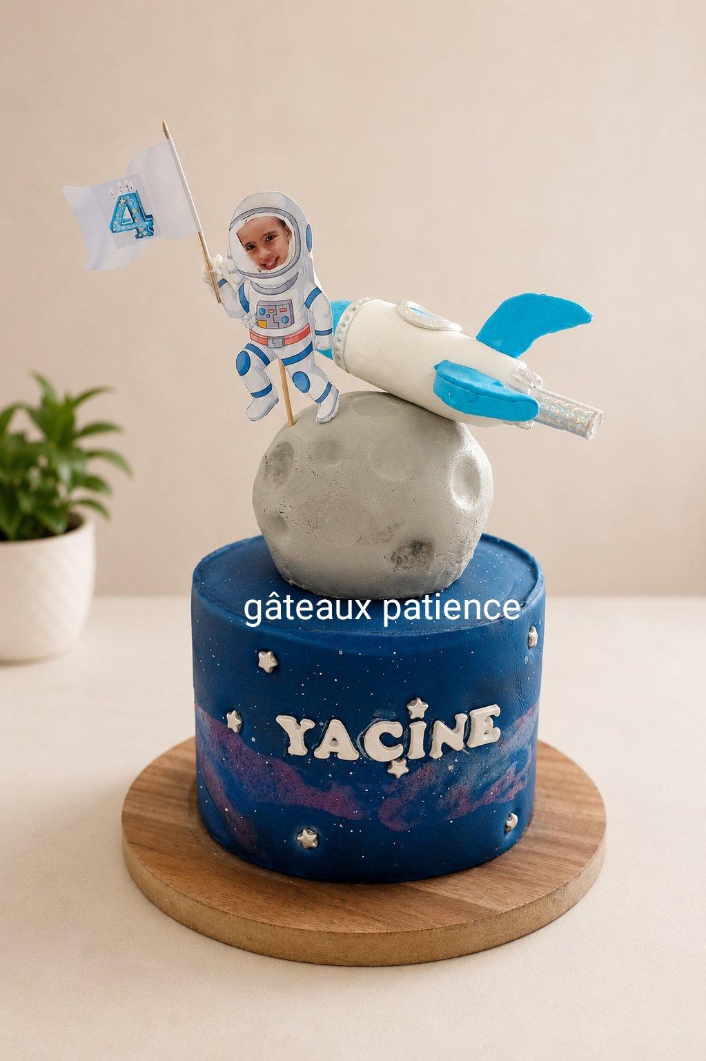 Tarte de l'espace avec fusée